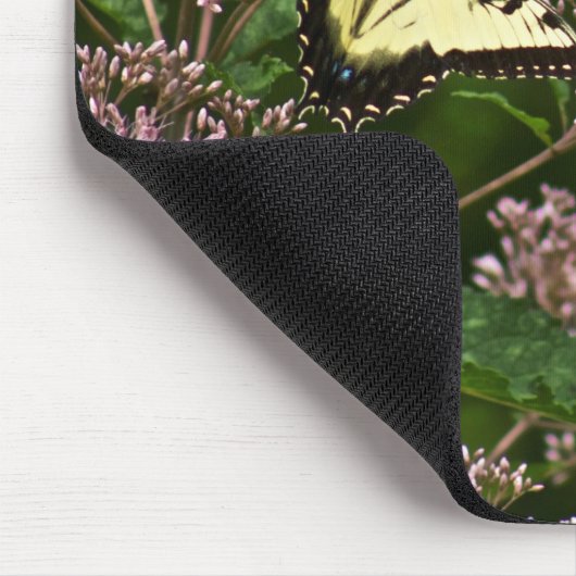 Tiger-Frack-Schmetterlinge auf Joe Pye Weed Mousepad (Ecke)