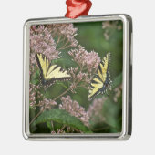Tiger-Frack-Schmetterlinge auf Joe Pye Weed Silbernes Ornament (Links)