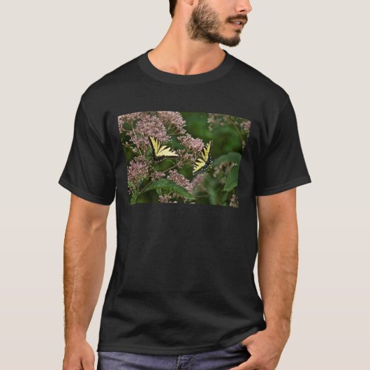 Tiger-Frack-Schmetterlinge auf Joe Pye Weed T-Shirt (Vorderseite)