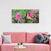 Tiger Frack zwischen rosa und violetten Blumen Leinwanddruck (Insitu (Wohnzimmer))