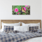 Tiger Frack zwischen rosa und violetten Blumen Leinwanddruck (Insitu (Schlafzimmer))