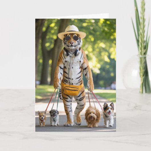 Tiger führt den Hund aus Karte (Vorderseite)