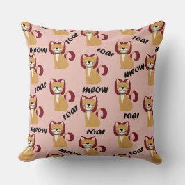 Tiger Hair Cat on Peach Kissen