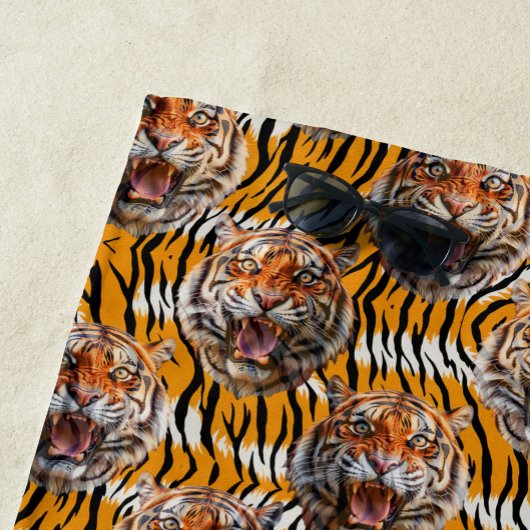 Tiger Head on Tiger Skin Animal Print Design Strandtuch