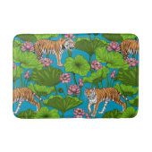 Tiger im rosa Lotusteich Badematte (Vorderseite)