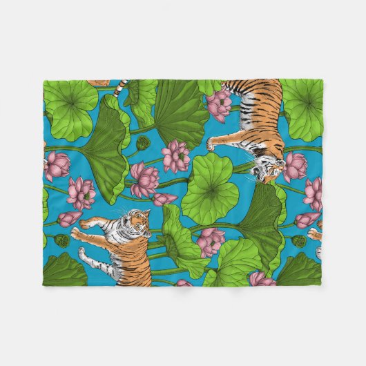 Tiger im rosa Lotusteich Fleecedecke (Vorderseite (Horizontal))