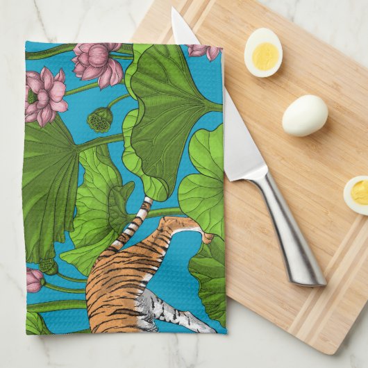 Tiger im rosa Lotusteich Geschirrtuch (Viertel Falte)