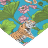 Tiger im rosa Lotusteich Tischdecke (Schrägansicht)