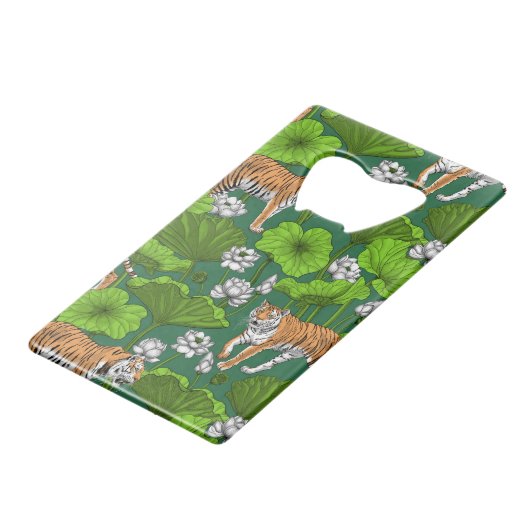 Tiger im weißen Lotusteich Geldbeutel Flaschenöffner (Rückseite Schrägansicht)