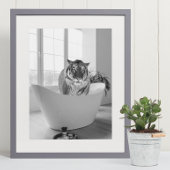 Tiger in der Badewanne Schwarz-weißes Badehotelkun Poster