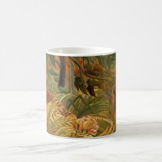 Tiger in einem tropischen Sturm von Henri Rousseau Kaffeetasse (Mittel)
