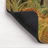 Tiger in einem tropischen Sturm von Henri Rousseau Mousepad (Ecke)