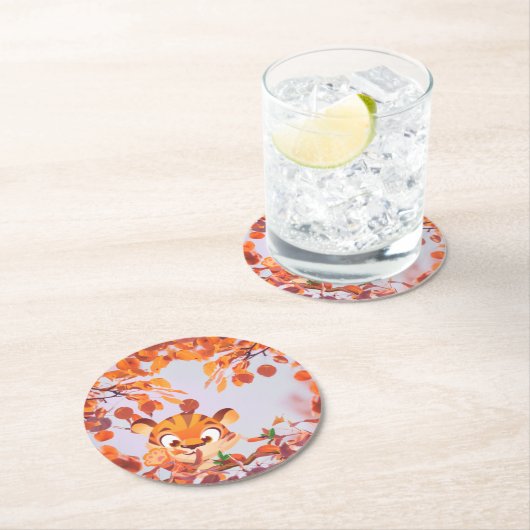 Tiger in fliegenden Blätter im Herbst auf Lavendel Runder Pappuntersetzer (Vor Ort)