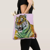 Tiger in Rosa Tasche (Von Nahem)