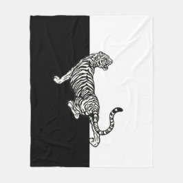 Tiger in Schwarz und Weiß Fleecedecke