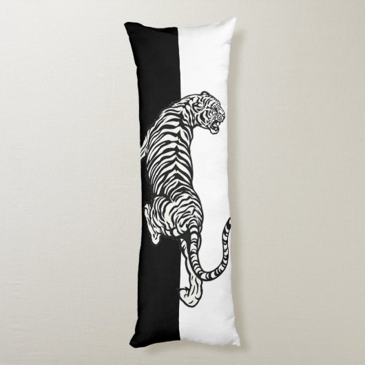 Tiger in Schwarz und Weiß Seitenschläferkissen (Rückseite (Vertikal))