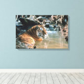 Tiger in Wasser 2 Leinwanddruck (Insitu (Holzboden))