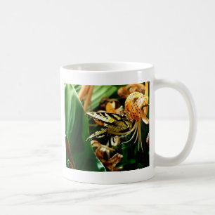 Tiger-Lilie und Schmetterling Kaffeetasse