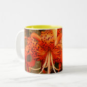 'Tiger Lily Zweifarbige Tasse (Vorderseite Links)