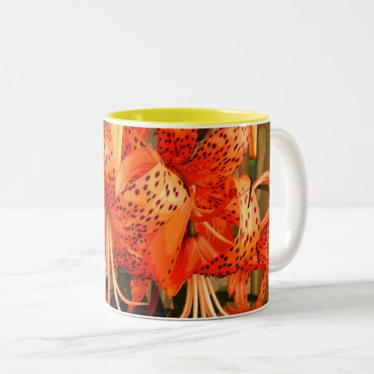 'Tiger Lily Zweifarbige Tasse (VorderseiteRechts)
