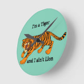 Tiger, Löwen und Gewehre Runde Wanduhr (Winkel)