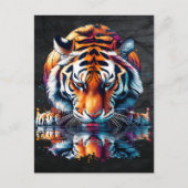 Tiger mit Blick auf Reflektion im Wasser Postkarte (Vorderseite)