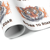 Tiger mit Flammen - Anpassbarer Text Geschenkpapier (Rolleneckpunkt)