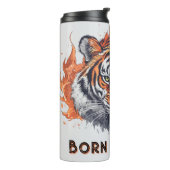 Tiger mit Flammen - Anpassbarer Text Thermosbecher (Nach links gedreht)