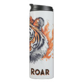 Tiger mit Flammen - Anpassbarer Text Thermosbecher (Nach rechts gedreht)