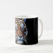 Tiger mit schwarzem Hintergrund Kaffeetasse (VorderseiteRechts)