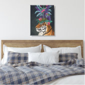 Tiger mit tropischem Headpiece Leinwanddruck (Insitu (Schlafzimmer))