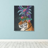 Tiger mit tropischem Headpiece Leinwanddruck (Insitu (Holzboden))