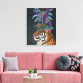 Tiger mit tropischem Headpiece Leinwanddruck (Insitu (Wohnzimmer))