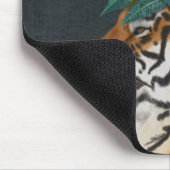 Tiger mit tropischem Headpiece Mousepad (Ecke)