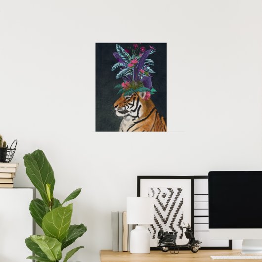 Tiger mit tropischem Headpiece Poster (Heimbüro)