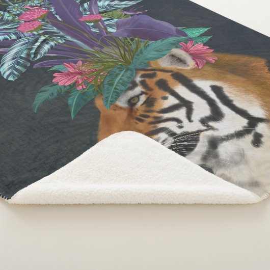 Tiger mit tropischem Headpiece Sherpadecke (3/4)