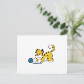 Tiger mit Wollgarnknäuel Postkarte (Stehend Vorderseite)