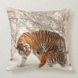 Tiger Mother and Cub Throw Pillow 20" x 20" Kissen<br><div class="desc">Dieses Mother Tiger und Cub Wirbel Kissen wird eine einzigartige und schöne Ergänzung zu Ihrer Zuhause. Dieses Kopfkissen wird ein phantastisches Geschenk für einen Freund,  geliebten einen,  Arbeitskollegen oder sogar Ihren Chef.  Für weitere einzigartige Geschenke besuchen Sie bitte meinen Hugglebugs-Laden.</div>