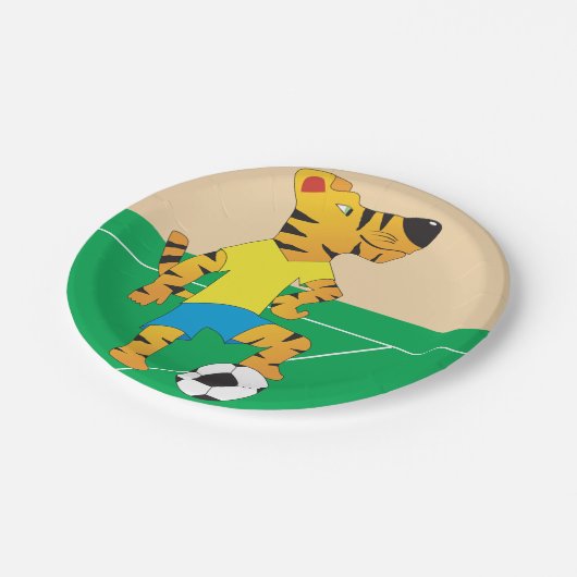 Tiger Playing Soccer Pappteller (Schrägansicht)