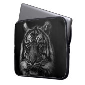 TIGER PORTRAIN IN BW LAPTOPSCHUTZHÜLLE (Vorderseite Links)
