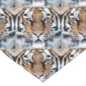 Tiger Portrait Graphic Style Tischdecke (Schrägansicht)