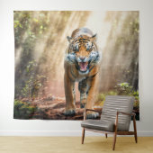Tiger Roaring in einem Dschungel im Hintergrund Wandteppich (Beispiel (Horizontal))