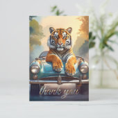 Tiger sitting on a sports car dankeskarte (Stehend Vorderseite)