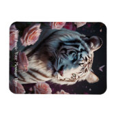 Tiger sitzt in einem rosa Rosengarten Magnet (Horizontal)