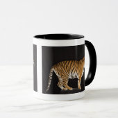 Tiger stehend auf Plattform Tasse (VorderseiteRechts)