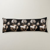 Tiger Strings – Elegant Musical Art Seitenschläferkissen (Rückseite)