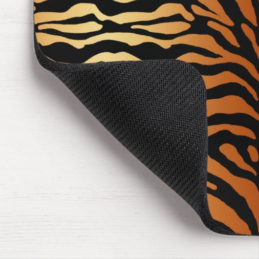Tiger Stripes Animal Print, Amber, Schwarz und Tan Mousepad (Ecke)