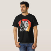 Tiger symbol of courage. T-Shirt (Vorne ganz)