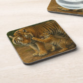 Tiger-Tenderness - Eltern und Küken im Wald Getränkeuntersetzer (Linke Seite)