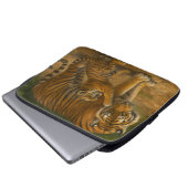 Tiger-Tenderness - Eltern und Küken im Wald Laptopschutzhülle (Vorne Knopf)